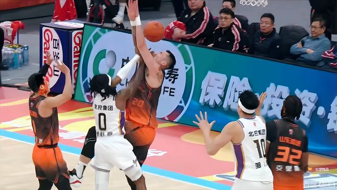 强势复仇！陈林坚太猛了，CBA焦点1战：邱彪心腹核心，到底咋了？