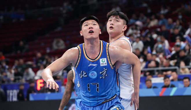 外援离队他还在！从重点培养到场均不到2分 首钢中锋到底怎么了？