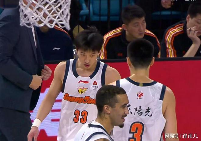与广东队交易杨溢？深圳一号位告急，或送朱芳雨男篮国青锋线！
