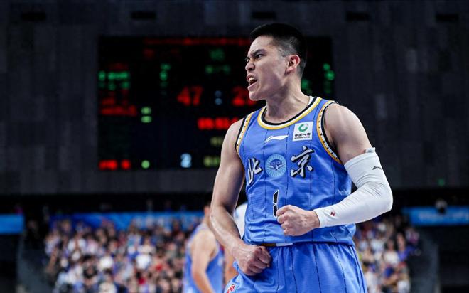 顶薪水货！周琦替补场均1.8分，赵睿没他工资高，不如33岁李慕豪