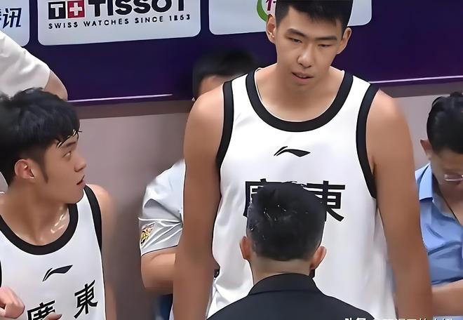 2米26徐昕彻底打出来了！狂砍27+14+4帽，他真该早点离开广东