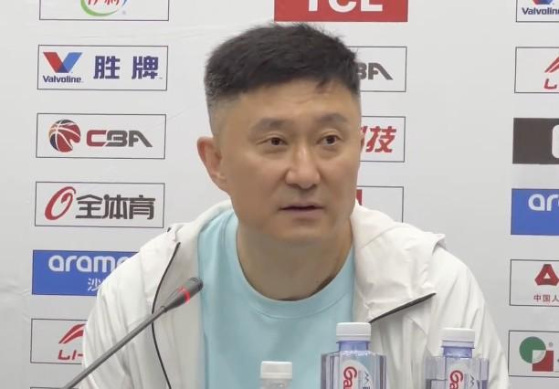杜锋谈徐杰助攻队史第二：当着全队的面恭喜了他，当年我的助攻也不少