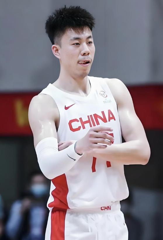 球迷炸锅：张镇麟这表现，是上海队卧底吧！