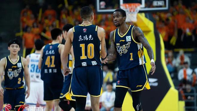 全民皆兵，广东主场力克青岛取得四连胜