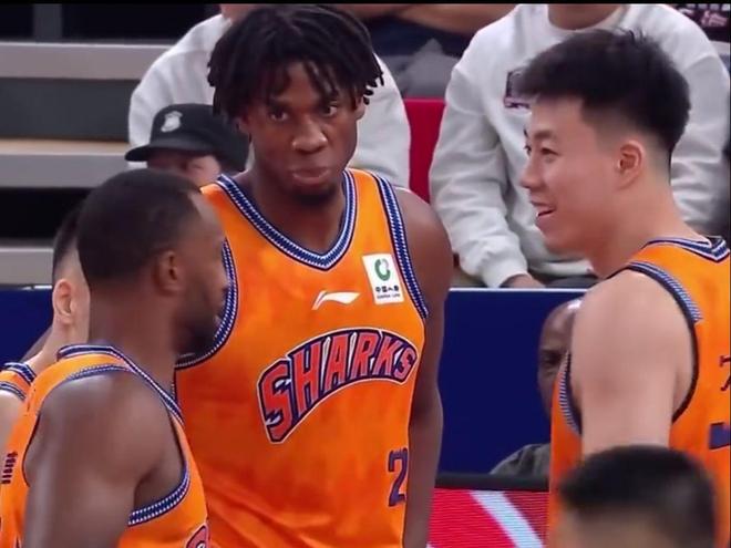 张镇麟5+1+3全能锋线实至名归!弗格0分2犯规垂垂老矣!上海落后5分