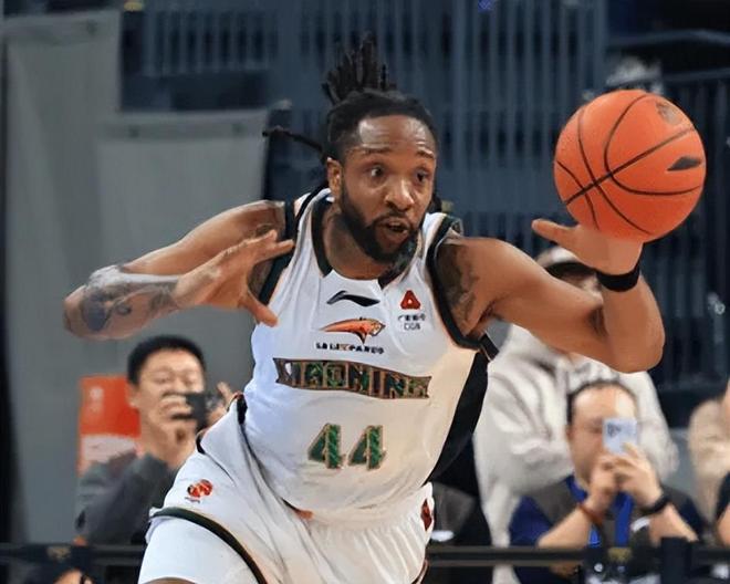 辽宁98-86轻取北控 球员评价：4人优秀，4人及格，2人低迷