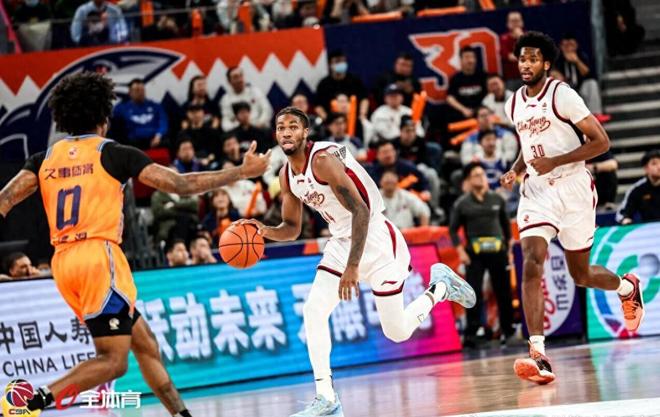 拿600万，全场19分钟怒砍0分，成为浙江队毒瘤，球迷：软如面条