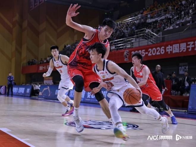 有排面！徐昕过21岁生日，广东男篮和广州男篮均送祝福