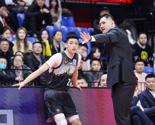 奥莫特学着点！北京弃将10中8轰22分，球迷：这种球员不如厨子？