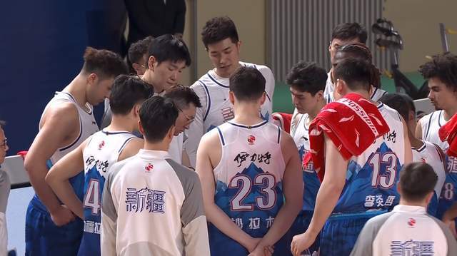 新外援首秀17+4，新疆男篮两连败 沙拉木空砍两双 刘炜没防守体系