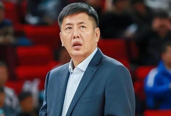 CBA或爆发换帅潮！丁伟确定下课，刘炜帅位不稳，卢伟引球迷不满