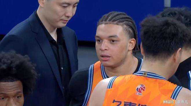 惨遭主教练怒批！上海队可能放走洛夫顿，加盟广东男篮成首选？