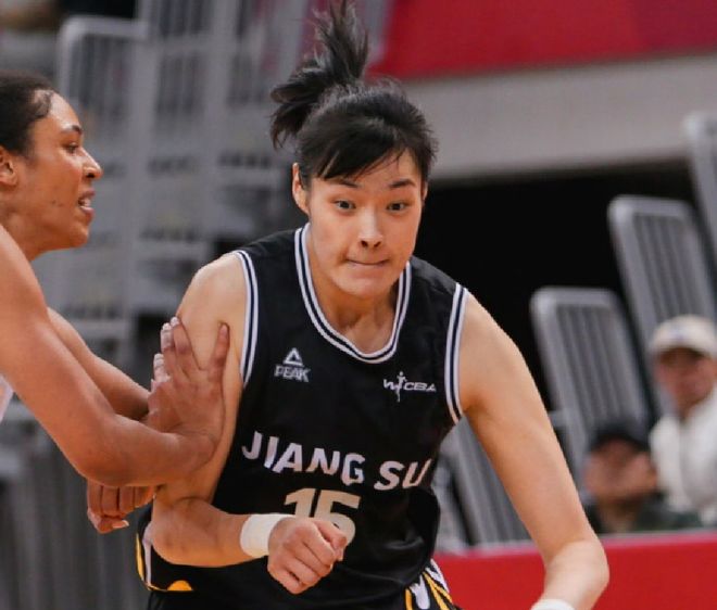 轰22+9！中国女篮26岁2米王牌闪耀：力挫两冠豪门，宫帅招进她？