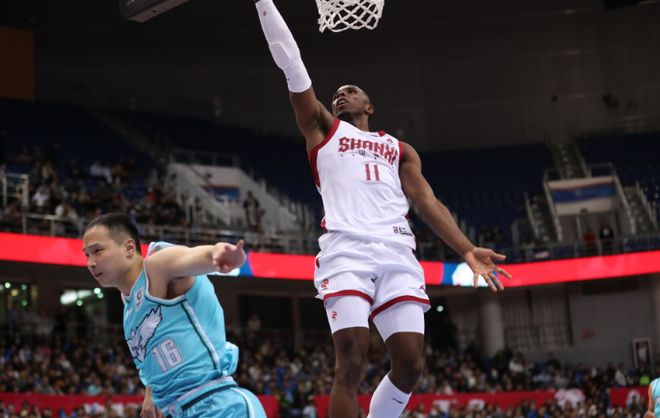 韦瑟斯庞28分青岛终结山西4连胜 王睿泽19分迪亚洛22+4+4