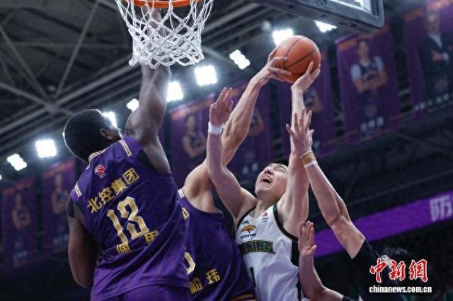 CBA常规赛：北控队主场4分险胜辽宁队止连败