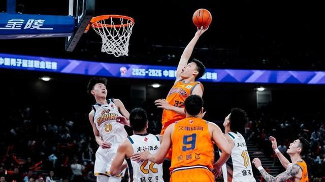 上海大鲨鱼三连胜，为何主帅卢伟却高兴不起来？