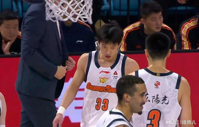 朱芳雨赌对了！男篮第一控卫打成大腿，这可是广东队的夺冠王牌？