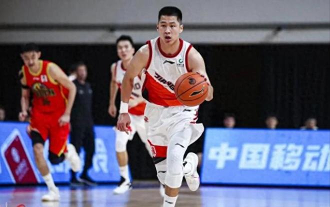 场均2分！男篮国手转会失败，4场比赛被弃用，待遇不如张镇麟