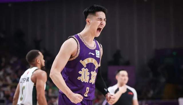 CCTV5直播！北控VS上海胜负难料，两大明星锋线相遇，张庆鹏冲8强