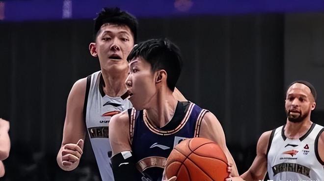 辽篮真是送温暖啊，让张庆鹏暂时摆脱困境，更让北控球员找回自信