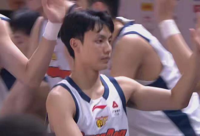 CBA疯狂一夜！2大夺冠热门狂飙：北京逆转大胜，携广东开局7连胜