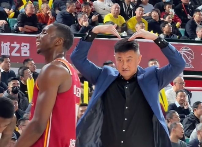 一场被肘击3次！广东男篮顶住压力，击败山西男篮！