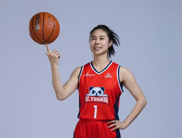 官宣！王思雨担任“球员兼教练”！中国女篮优秀后卫，开启新身份