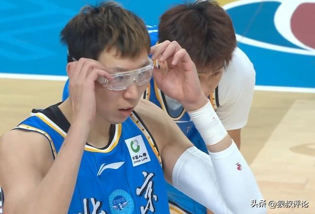 北京vs广厦前瞻：周琦赵睿PK胡金秋孙铭徽国手大战 许利民捍卫主场