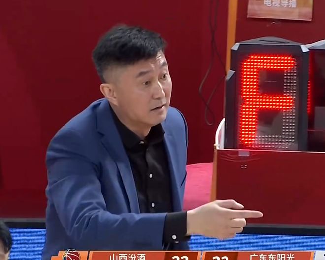 广东3消息！徐杰公开质疑裁判，崔永熙主动请战，杜锋残酷发声