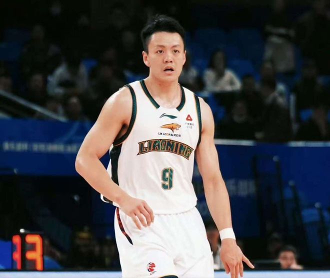 平替张镇麟？连续三战0分，球迷建议杨鸣：让球员做自己所擅长的