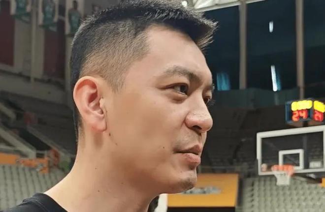 踩场采访！杨鸣直指赛程紧密+谈威尔斯伤情！弗格金金感叹回辽！