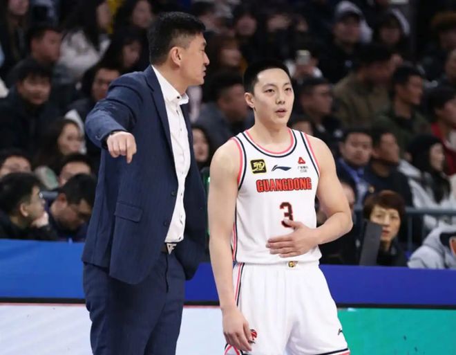 拿600万，13投10铁，跟王少杰6次出手得分一样，球迷：一坨屎