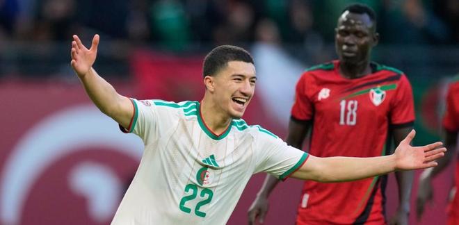 世体：巴萨正在关注阿尔及利亚中场马扎，已派球探现场考察他