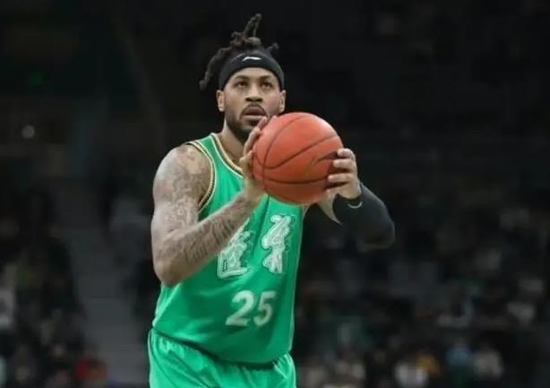 赶紧换人！辽篮内线大将日薄西山 篮球比赛得1分不容易