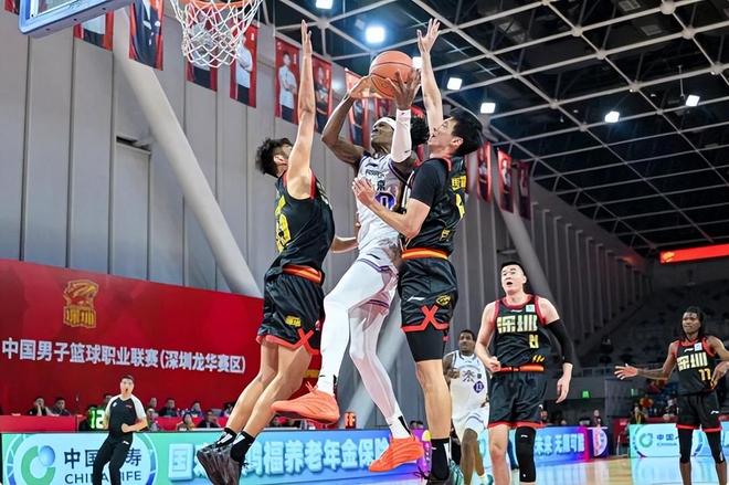 外援里勒復(fù)出，砍31分，北控男籃客場105-101力克深圳