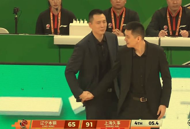 张陈治锋15+7成唯一亮点，辽篮输26分，布朗和奥利弗必须打包走人