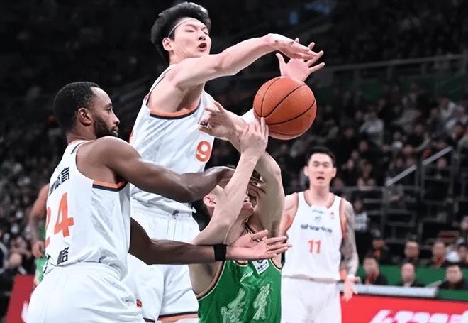 上海91-65辽宁迎4利好！王哲林张镇麟展最佳状态，卢伟应变拉满了