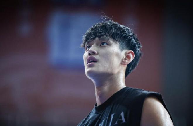 賽季首秀在即，曾凡博：前兩天左手脫臼，期待今晚收獲團(tuán)隊(duì)勝利