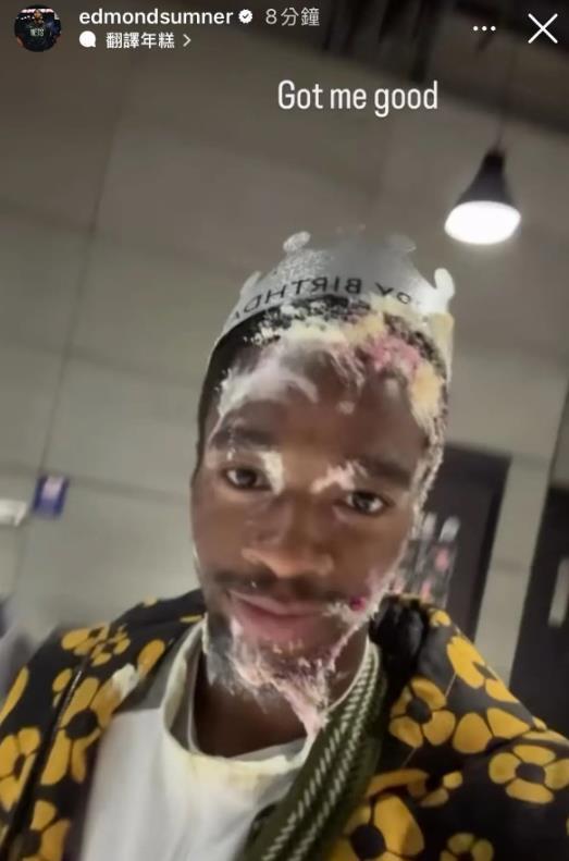 你们要的画面！萨姆纳遭蛋糕突袭 球迷调侃被广东队友隔扣