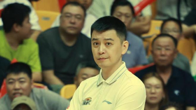 楊鳴主動(dòng)向球迷道歉！暫時(shí)沒(méi)有換外援的計(jì)劃，能進(jìn)季后賽嗎？