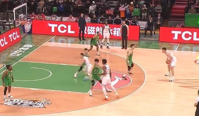 遼寧被上海胖揍！張陳治鋒亮眼 莫蘭德低迷 威爾斯穩(wěn)健輸出