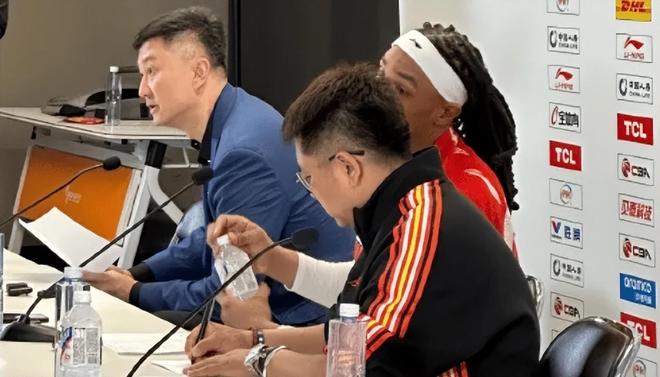 輸北京發(fā)布會！杜鋒再指年輕，徐杰醫(yī)院拍片，高度評價曾凡博！