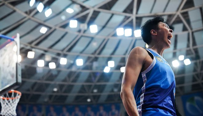 我沒(méi)籃？鄒陽(yáng)三分9中7轟35分現(xiàn)場(chǎng)打臉?biāo)拇ɡ峡?他比陳國(guó)豪強(qiáng)在哪