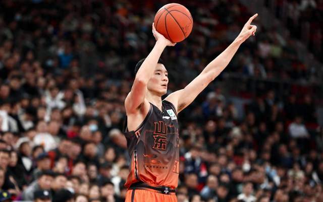 17分+18分+21分！失意射手換隊(duì)后重新崛起，山東男籃真是撿到寶了