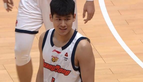 新鮮血液！廣東關(guān)鍵時(shí)刻兩小將決定比賽走勢(shì) 杜鋒的培養(yǎng)有了收獲