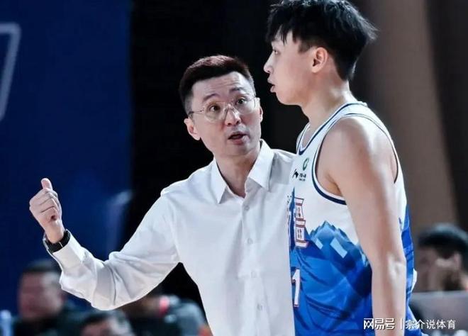 CBA排名徹底亂了，遼籃下滑倒數(shù)，廣東隊(duì)壞消息，頂級(jí)教練下課