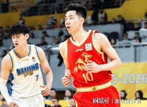 不慣毛??！手指裁判吃T，下一回合又倒地不起，裁判理都懶得理他