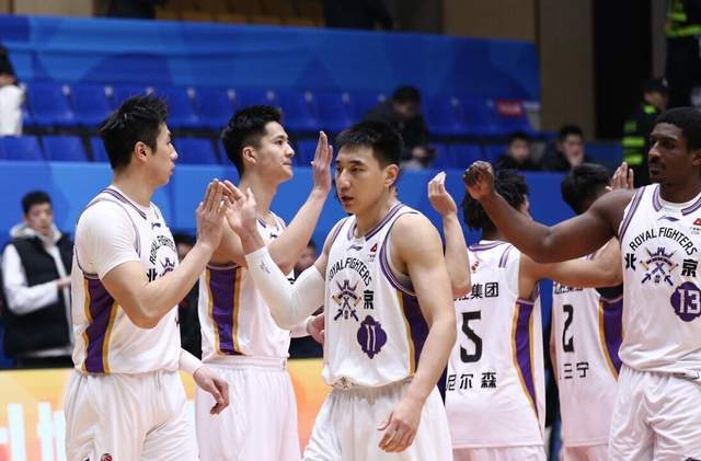 6戰(zhàn)4負(fù)淪為混子球隊！CBA少帥下課倒計時，戰(zhàn)術(shù)單一還引發(fā)內(nèi)訌