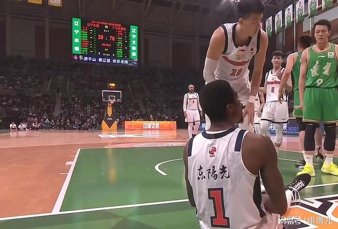 打爆曾凡博+碾壓北京！廣東“冠軍鋒線”打成大腿，杜鋒賭對了！