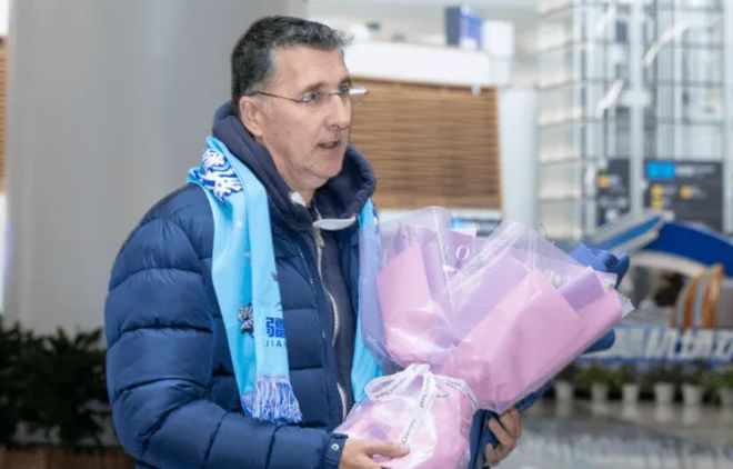 新疆換帥立馬被盤活！進(jìn)攻全民皆兵，防守也被調(diào)動，楊芮打成奇兵